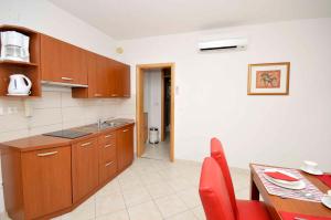 Apartments in Okrug Gornji 33036