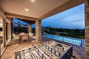 Villa Sterpazzi for 8 people near Poreč with 38 m2 heated pool, sea view & wellness