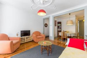 Charming Apartment by Hosty