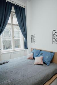 Piotrkowska 77 4 separete Bedrooms 4 osobne pokoje z osobna łazienką i kuchnią na korytarzu