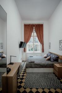 Piotrkowska 77 4 separete Bedrooms 4 osobne pokoje z osobna łazienką i kuchnią na korytarzu