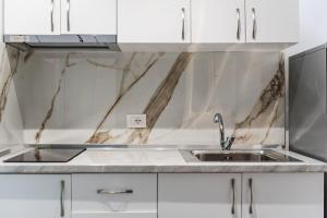 Green Luxe Suite 1 by PikHost