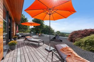 Exquisite 5-Bedroom Villa in Arzier for Families by GuestLee