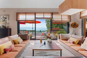 Exquisite 5-Bedroom Villa in Arzier for Families by GuestLee