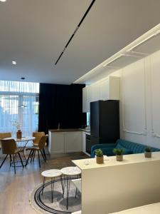 Alles Komuna studio apartment