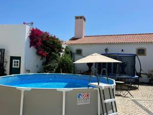 Casa Martins Country Apt 8 - Courtyard and pool