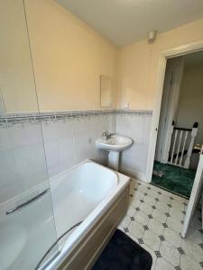 Canal Way- Cozy 3-Bed House