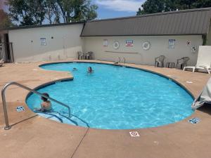 Super 8 by Wyndham Monroe