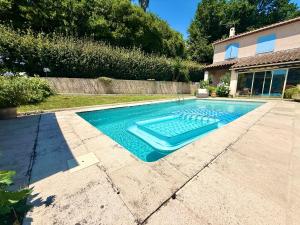 Appartements Un appartement 2 pieces dans une villa avec piscine et parking : photos des chambres