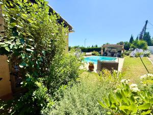 Appartements Un appartement 2 pieces dans une villa avec piscine et parking : photos des chambres