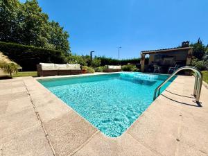 Appartements Un appartement 2 pieces dans une villa avec piscine et parking : photos des chambres
