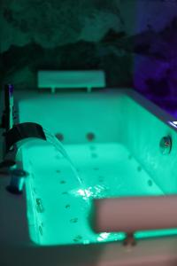 Appartements Appart Hotel avec Sauna, Jacuzzi, : photos des chambres