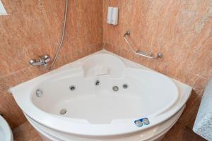 Queen Room with Spa Bath room in Hotel Amic Horizonte