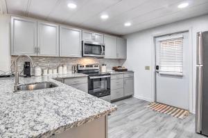 Cozy Asheville Cottage with Grill and Fire Pit!