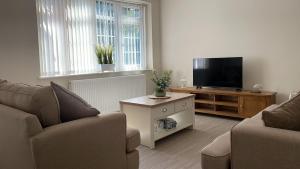 Weekend Breaks - Superb location close to beach