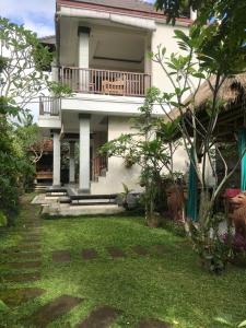 Uma Kaya Upstairs