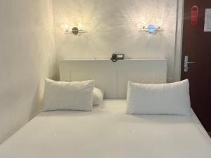 Single Room with Private External Bathroom room in Hotel Les Arcades