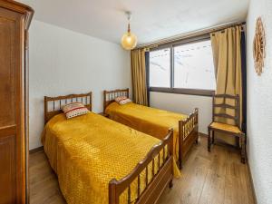 Appartements Apt 6 pers, 2 ch, balcon sud, pistes proches - FR-1-807-11 : photos des chambres