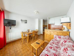 Appartements T1 pour 5 pers avec balcon, lave-vaisselle et TV - FR-1-807-6 : photos des chambres