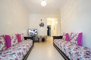 136 Louer un appartement à Martil Ground floor, 3 bedrooms, 2 balconies, living room