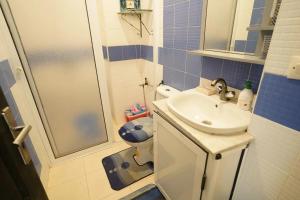 136 Louer un appartement à Martil Ground floor, 3 bedrooms, 2 balconies, living room