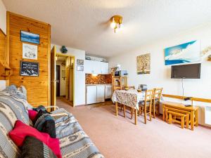 Appartements Studio cosy, 4 pers., 22m² avec balcon expose sud, pied des pistes, proche commerces a 1650m d-altitude - FR-1-807-43 : photos des chambres