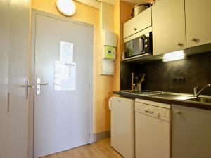 Studio cabine, balcon Sud, pied des pistes - FR-1-549-48