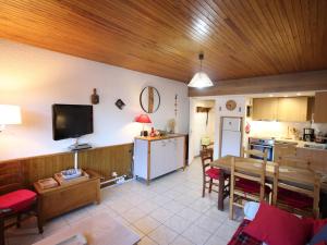 Appartements Charmant T2 cabine au pied des pistes a Chamrousse - FR-1-549-82 : photos des chambres