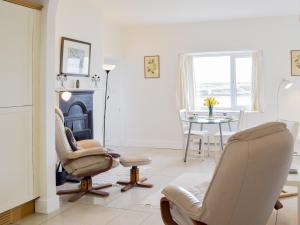 Cliff Cottage - Uk43207