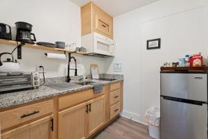 1BR Apt 1400 monthly 12mins to Integris #22A