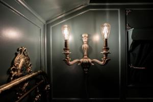 Romantic 1920s Circus Wagon Experience