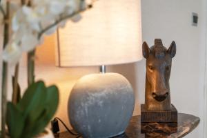 Elegant 2 Bed Home in Kensington