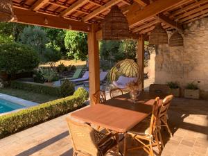 Villas Beautiful stone house with pool : photos des chambres