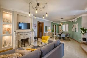 3 bedroom penthouse with jacuzzi and roof terrace VFRA1-1