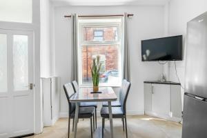 Newly renovated 3 Ensuite bedroom house in bury, 5 people