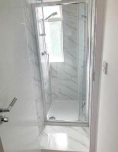 Sunny Gardens 3-Bed Apartment in London - 3hvězdičkové hotely ve městě Hendon