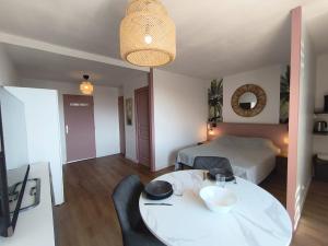 Appartements La Roseraie du Chateau climatise! : Appartement 1 Chambre