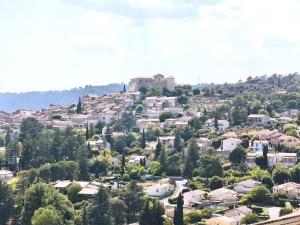 Appartements La Roseraie du Chateau climatise! : photos des chambres