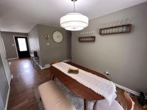 Cozy Hot Tub Escape - Pool Table & Home Theater