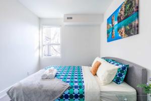 Bright & Inviting 3BR Apartment near High Park Nearest Intersection Indian Trail