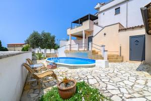 House Monique with pool