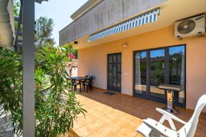 House Monique with pool