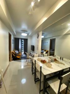 Jejo Suite Home Shore 3 Residences Staycation 1 BR Unit Near MOA with Netflix and Prime Video