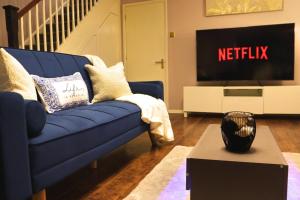 Heathrow Modern House with Parking & Fast WiFi