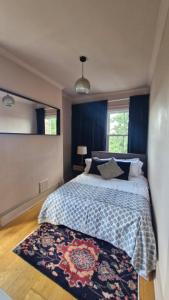 Charming Bright 2-Bed Heritage Flat, Battersea Park, London