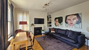 Charming Bright 2-Bed Heritage Flat, Battersea Park, London