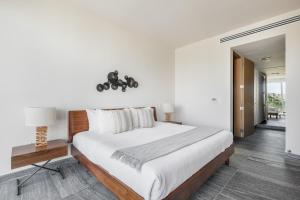 Luxury Condo of 4 Bedrooms