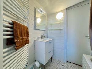 Appartements The Duplex des Flots In the heart of Grandcamp just steps from the beach : photos des chambres