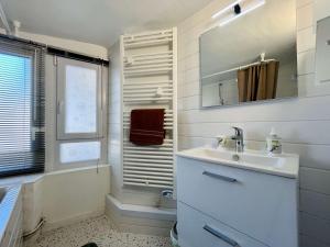Appartements The Duplex des Flots In the heart of Grandcamp just steps from the beach : photos des chambres