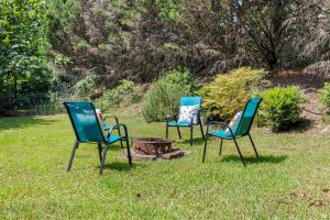 Pool and Patio, 8 minutes from Mall of Georgia!